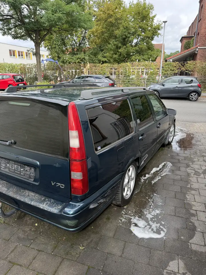 Volvo V70 2.5, foto 1