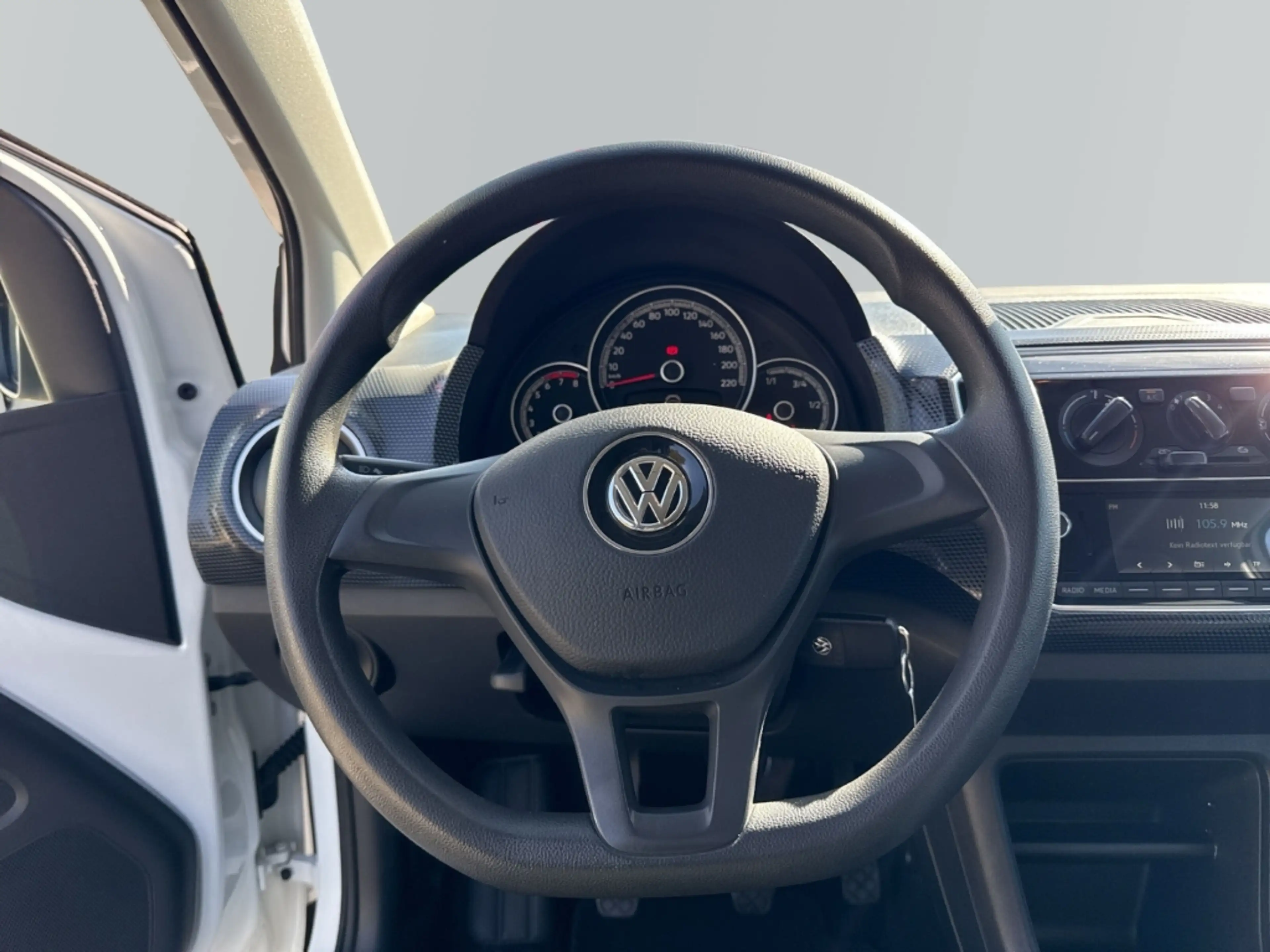 Volkswagen up! move 1.0 5-Gang BT SHZ Klima Spieg. beheizbar LED- — photo 14