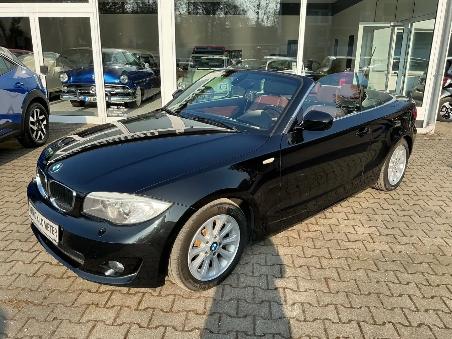 BMW 118 I Cabrio Leder Shz. E-Verdeck Klimaautom. Schwarz - 1
