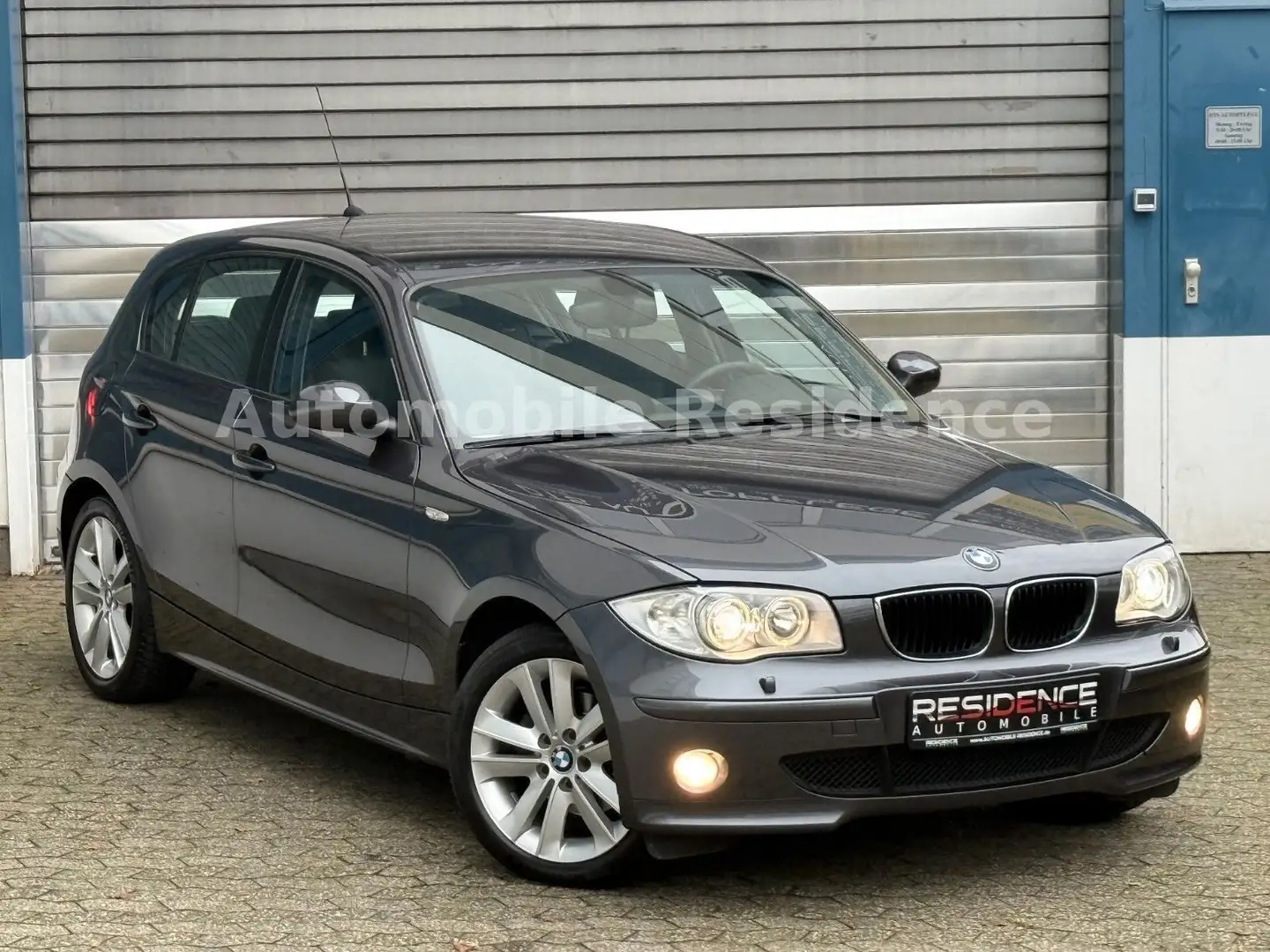 BMW 120 d AUTOMATIK*NAVI*XENON*PDC*MFL*E-PAKET*1HD* Grau - 1