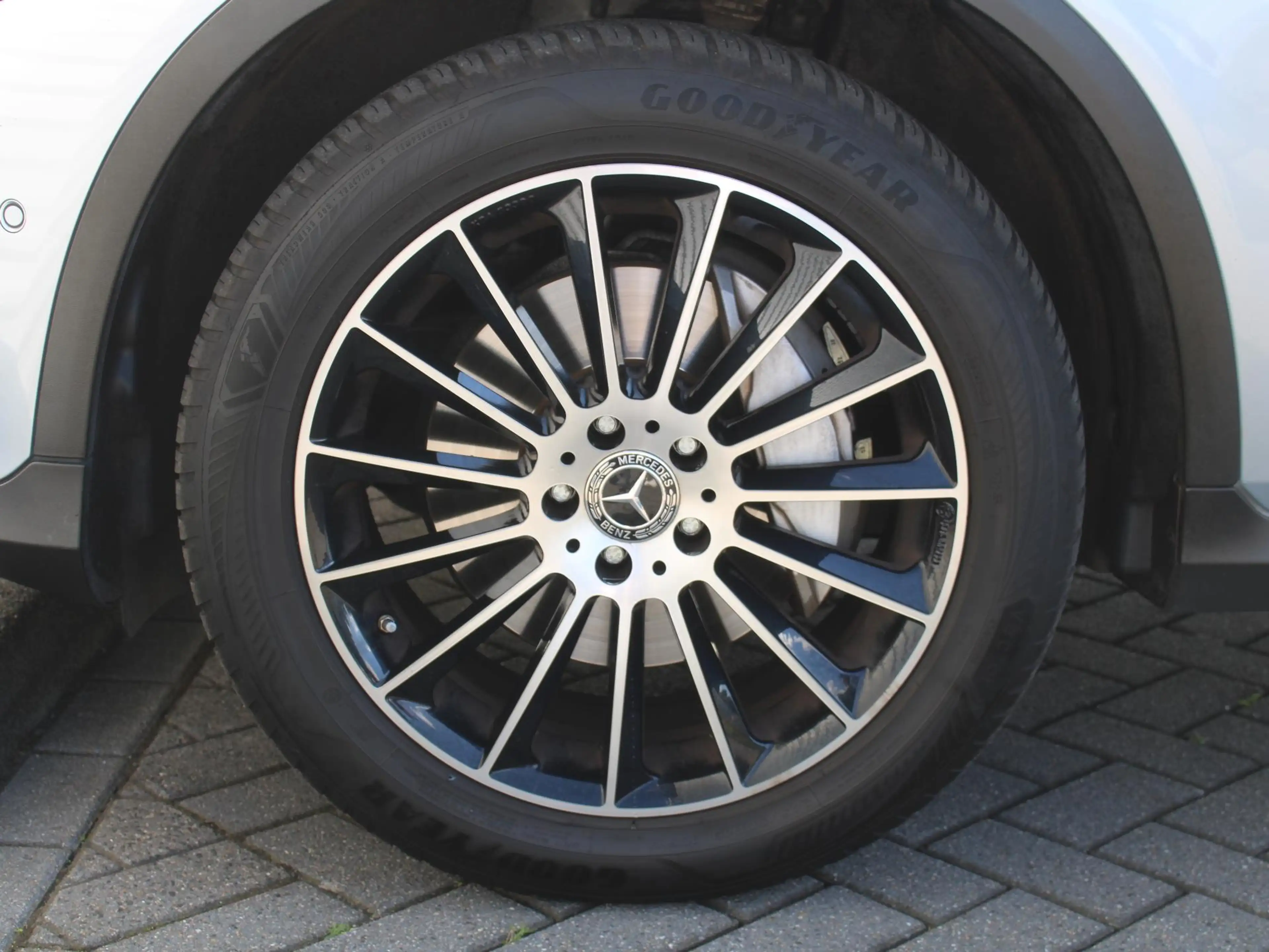 Mercedes-Benz GLC 250 4MATIC Premium Plus | Navi | Camera | Leder | Dode — photo 29