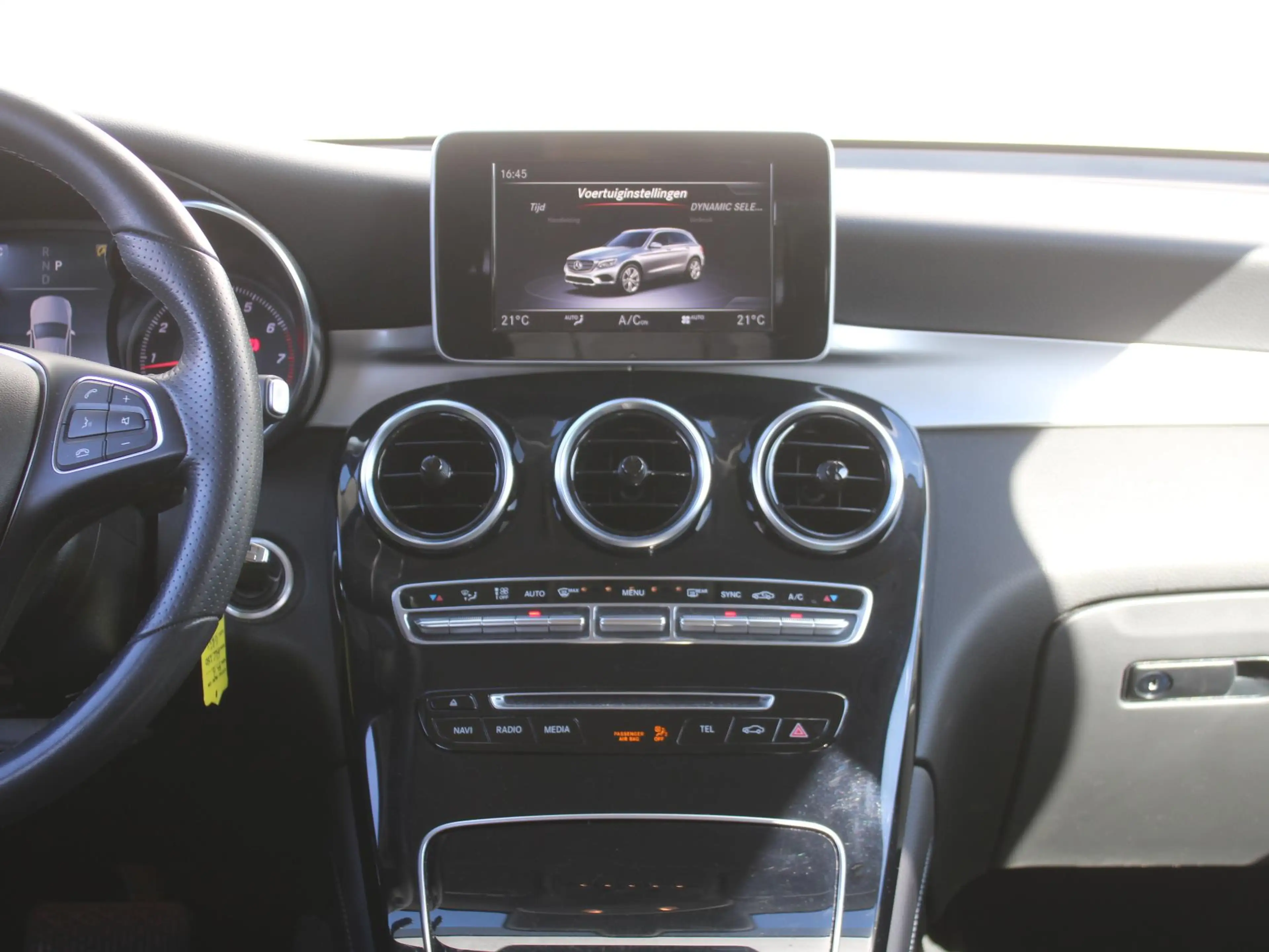 Mercedes-Benz GLC 250 4MATIC Premium Plus | Navi | Camera | Leder | Dode — photo 16