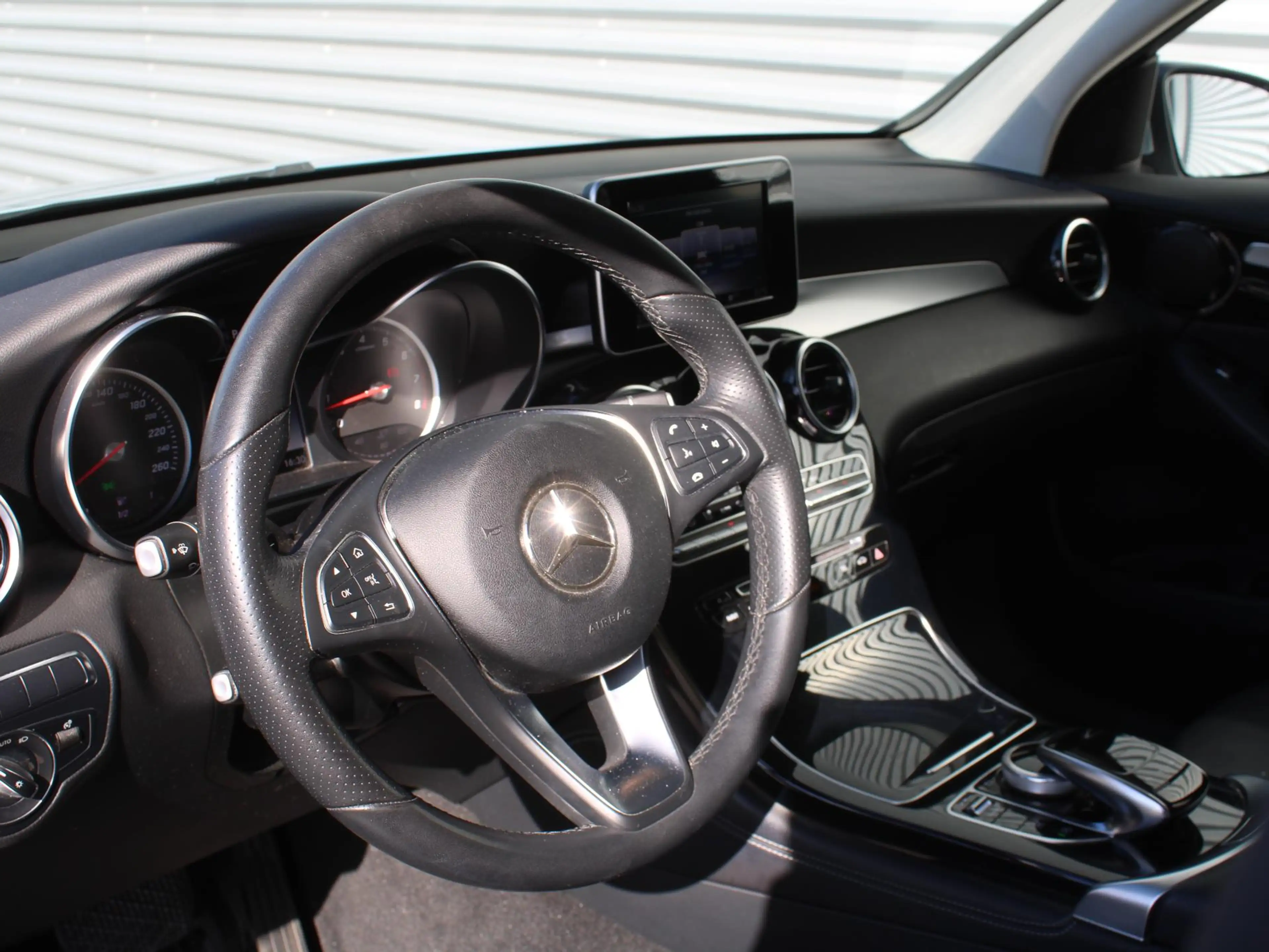 Mercedes-Benz GLC 250 4MATIC Premium Plus | Navi | Camera | Leder | Dode — photo 24