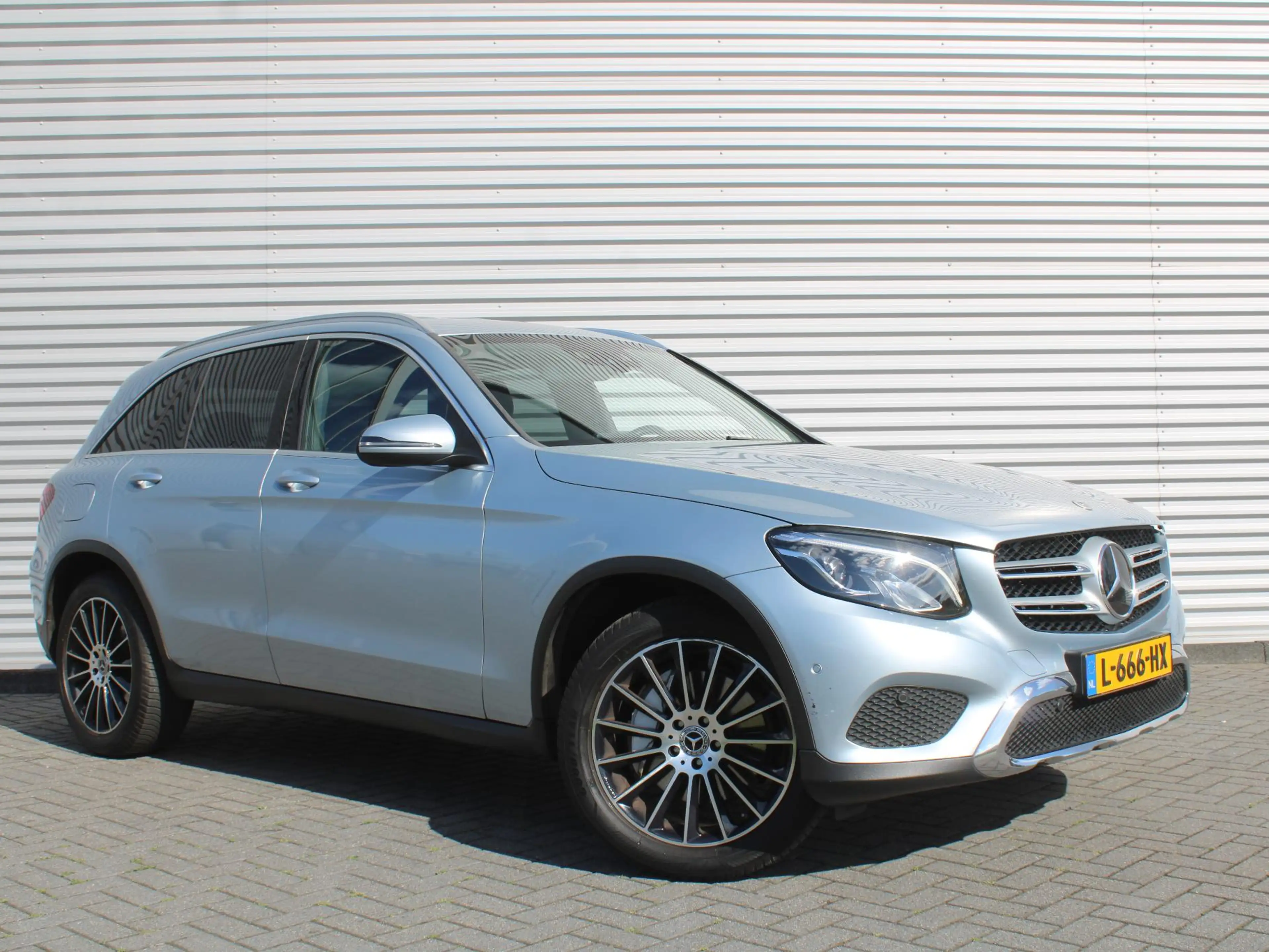 Mercedes-Benz GLC 250 4MATIC Premium Plus | Navi | Camera | Leder | Dode — photo 3