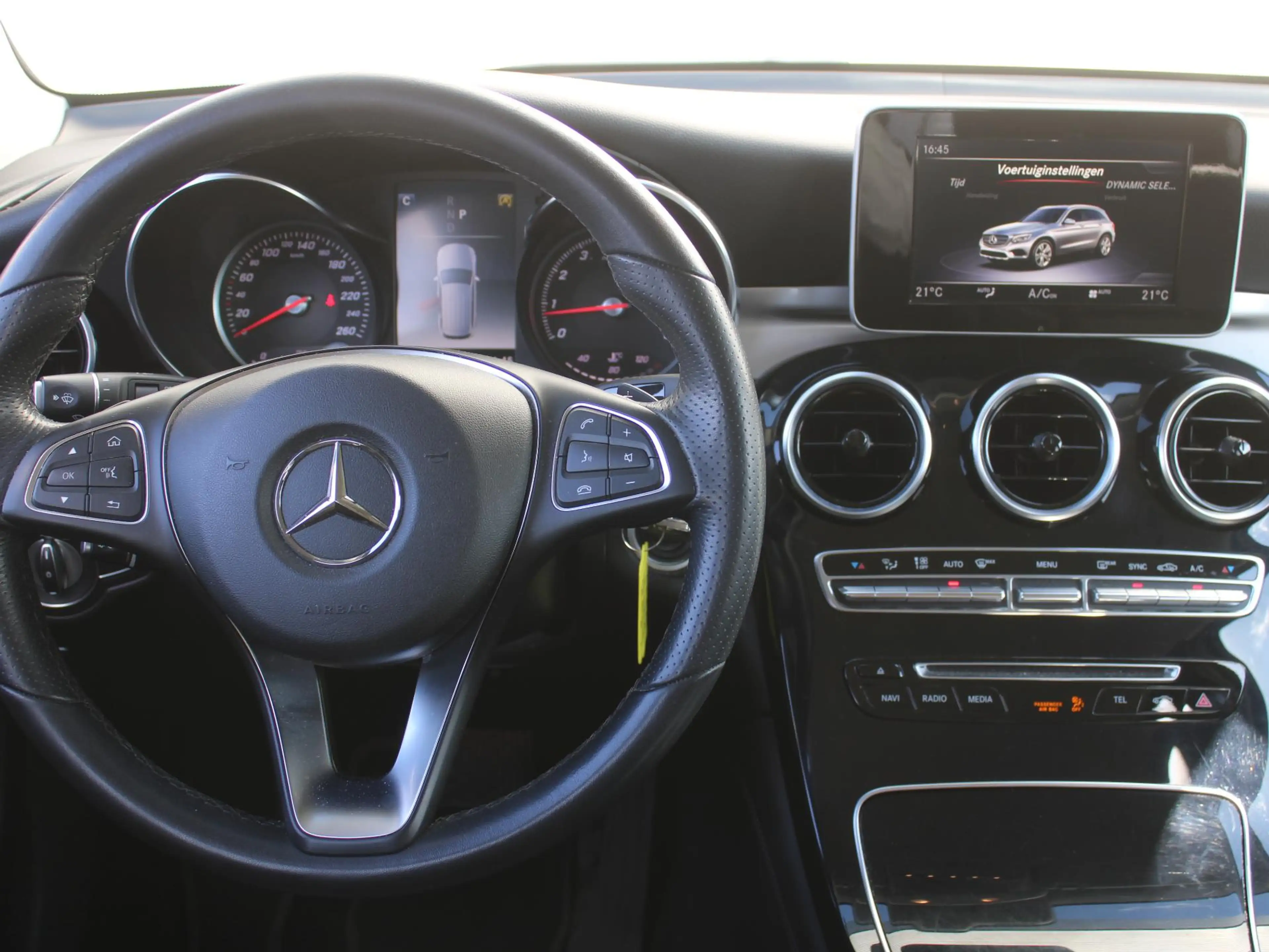 Mercedes-Benz GLC 250 4MATIC Premium Plus | Navi | Camera | Leder | Dode — photo 9