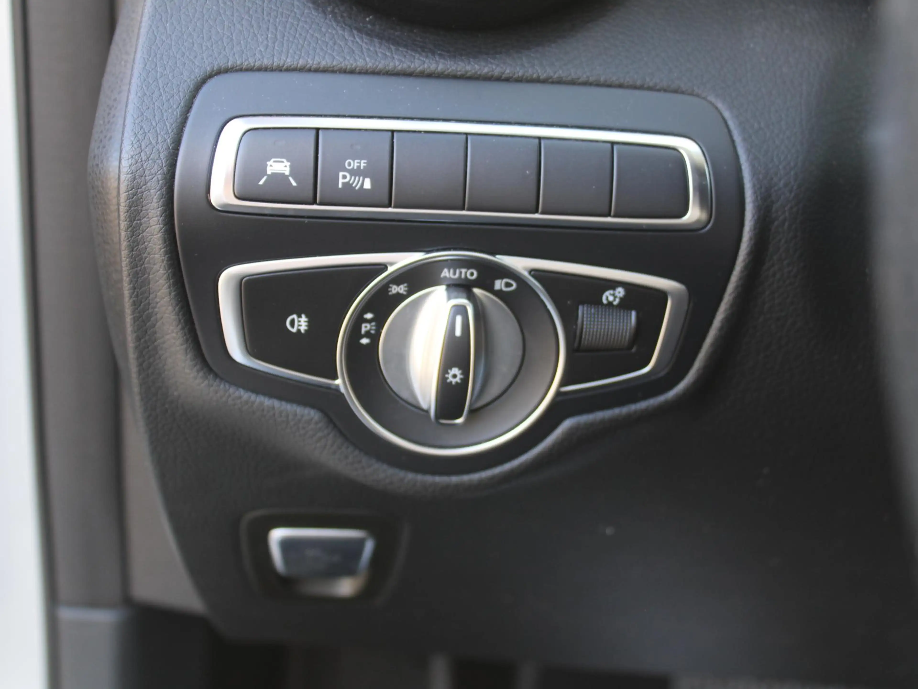 Mercedes-Benz GLC 250 4MATIC Premium Plus | Navi | Camera | Leder | Dode — photo 22