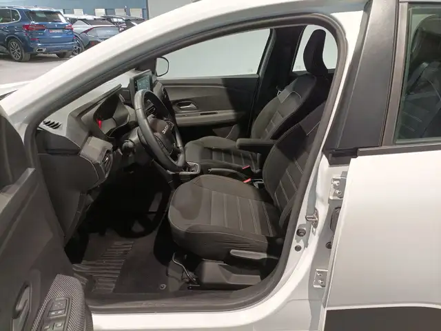 Dacia Sandero view 8