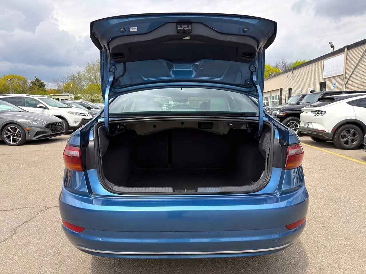 Volkswagen Jetta снимка Volkswagen Jetta