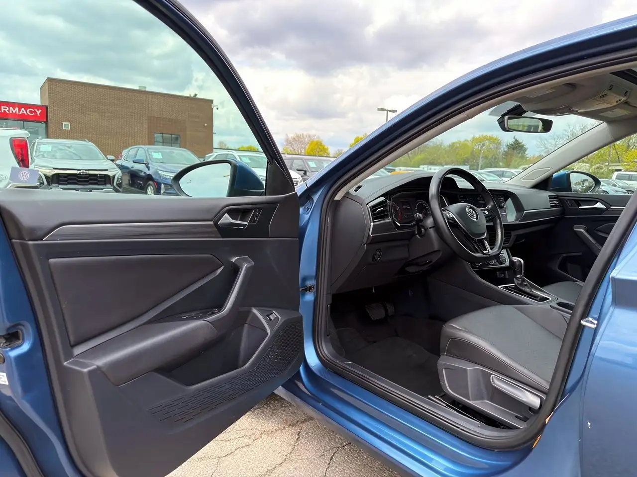 Volkswagen Jetta снимка Volkswagen Jetta