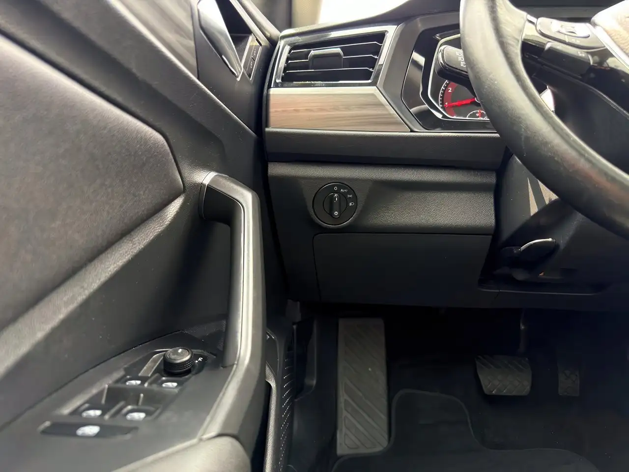 Volkswagen Jetta снимка Volkswagen Jetta