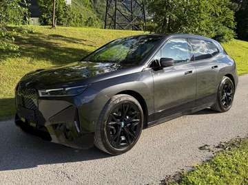 iX xDrive40 71kWh