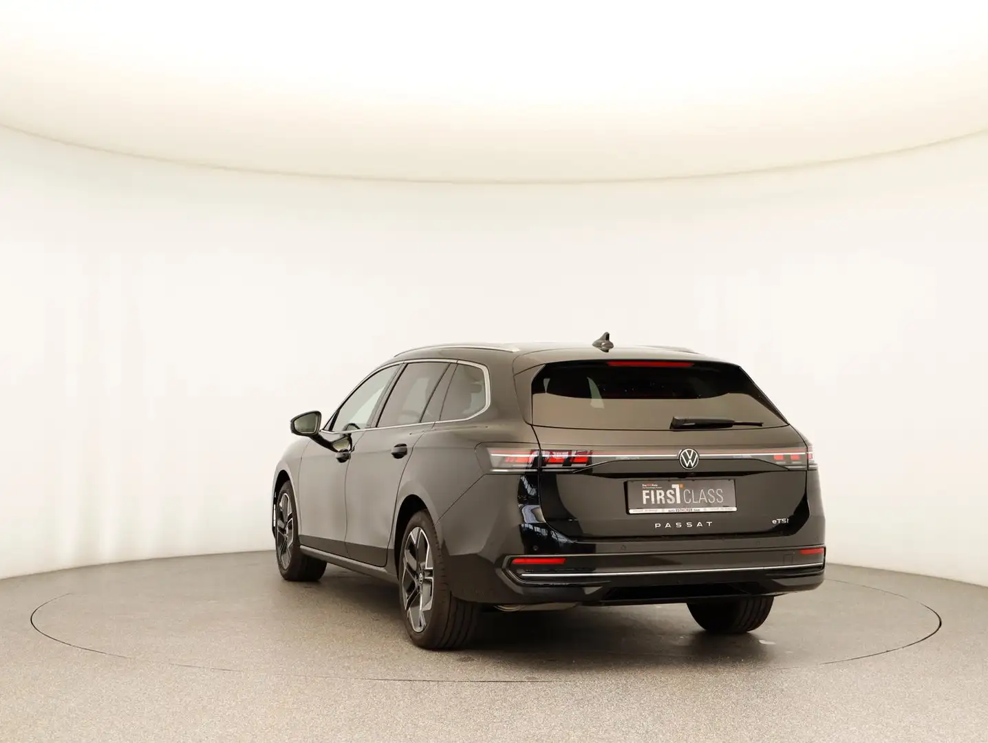 Volkswagen Passat Variant Elegance eTSI DSG Schwarz - 2