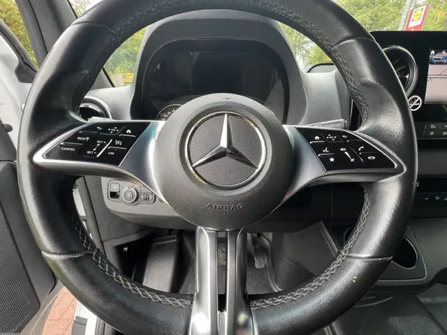 Mercedes-Benz Sprinter view 14