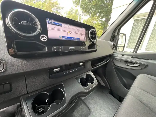 Mercedes-Benz Sprinter view 12