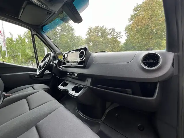Mercedes-Benz Sprinter view 10