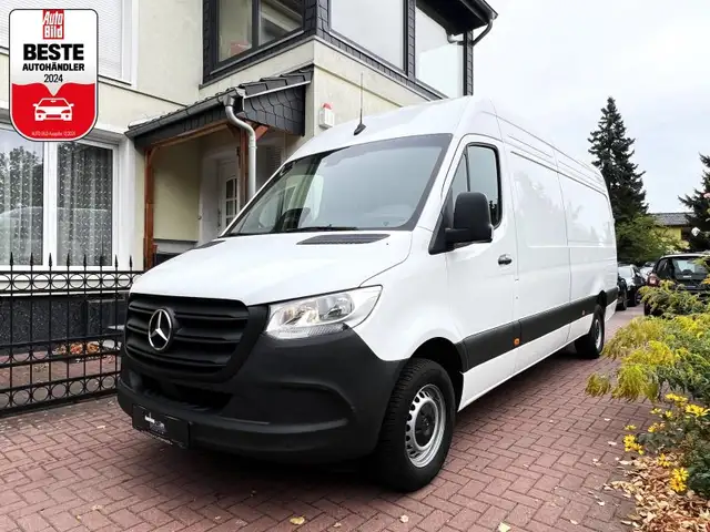 Mercedes-Benz Sprinter main image