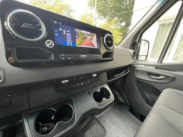 Mercedes-Benz Sprinter view 13