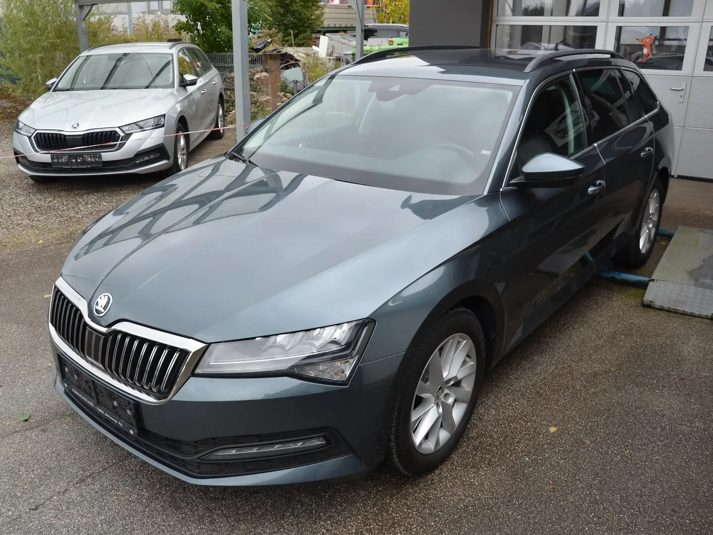 Skoda Superb Ambition 2,0 TDI 4x4 DSG "Allrad Automatik" Grau - 2