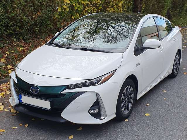 Imagine Toyota Prius Prius Plug-in Hybrid Solar
