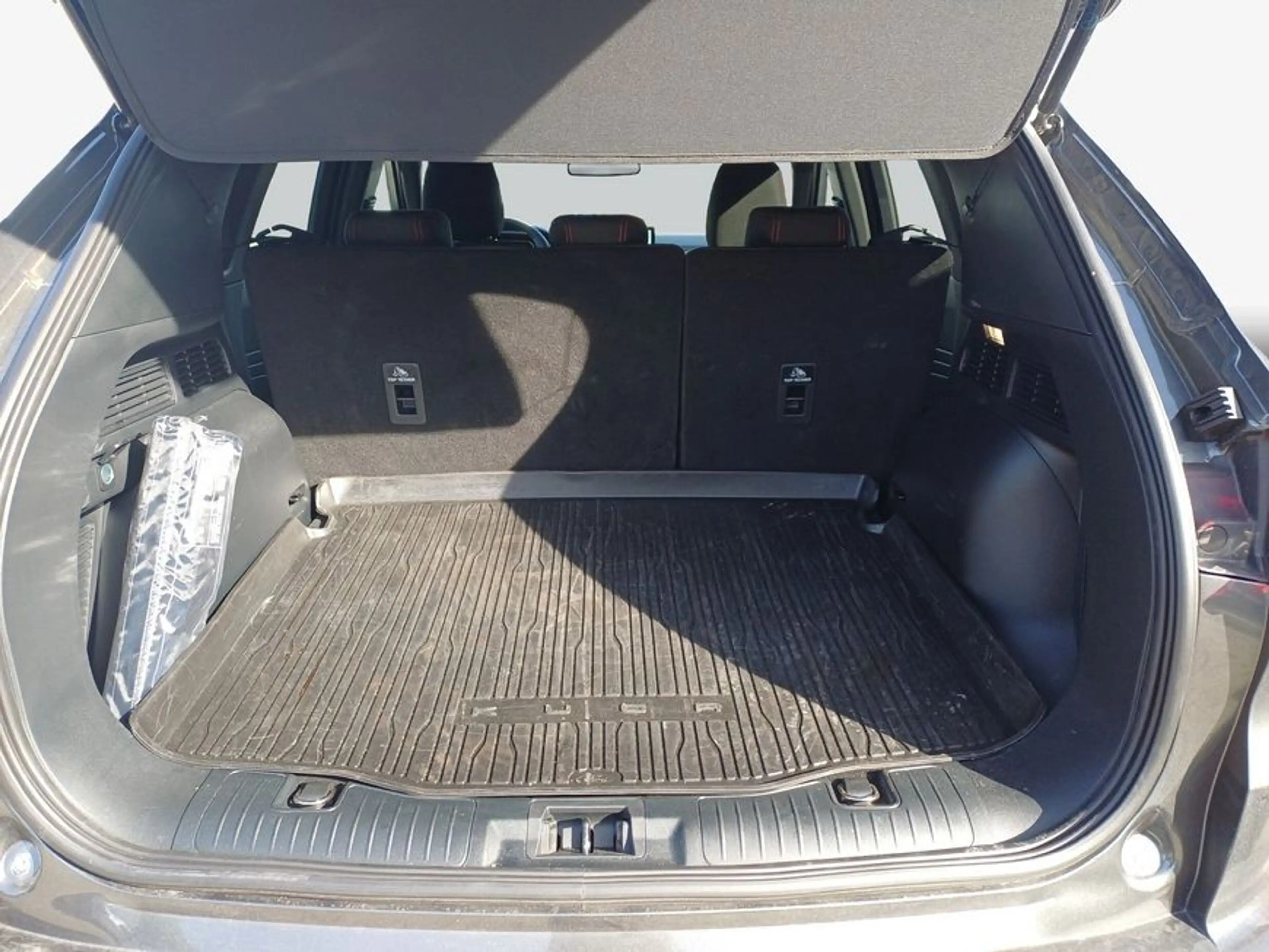 Ford Kuga 2.5 Duratec PHEV ST-LINE — photo 9