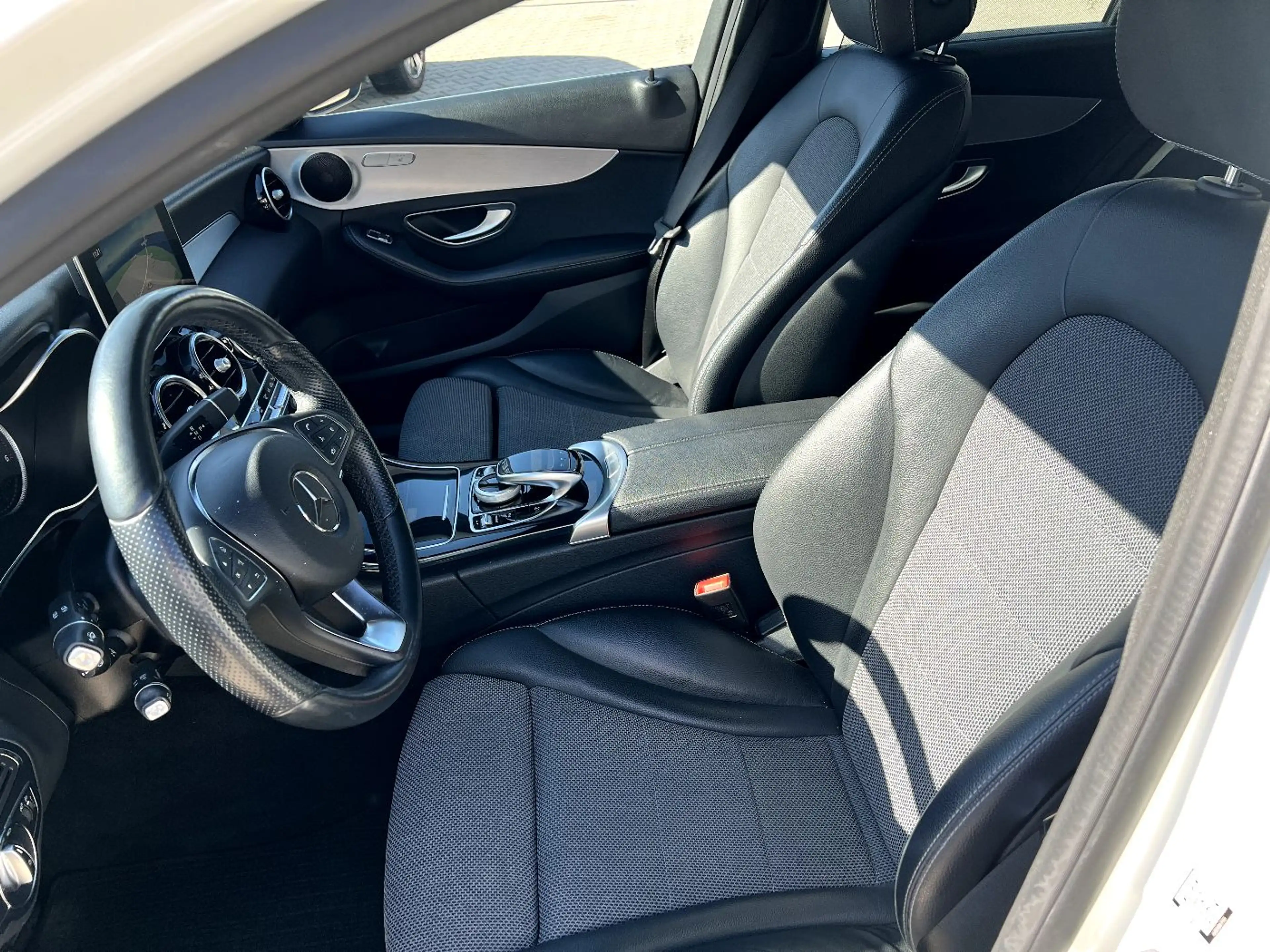 Mercedes-Benz C 250 T Avantgarde *Head-up Navi Kamera Leder* — photo 10