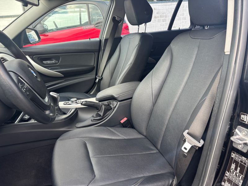 BMW 318 318d Touring — photo 10