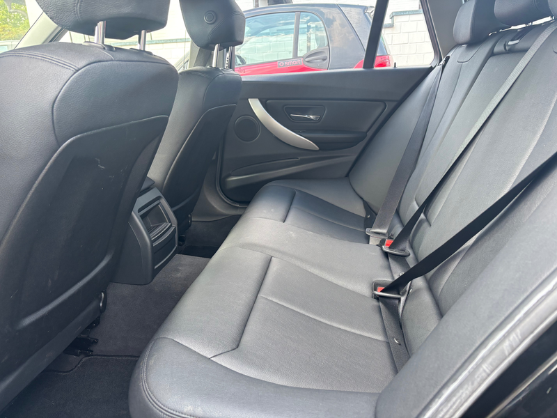 BMW 318 318d Touring — photo 11