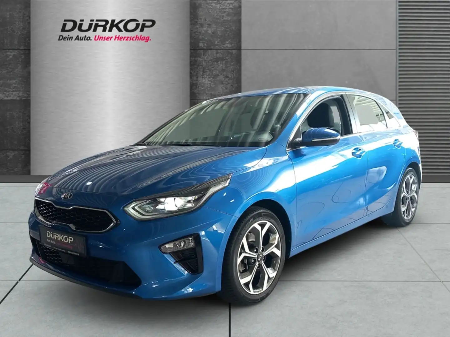 Kia Ceed / cee'd 1.4T Spirit Navi/PDC vo+hi+Kamera Blauw - 1