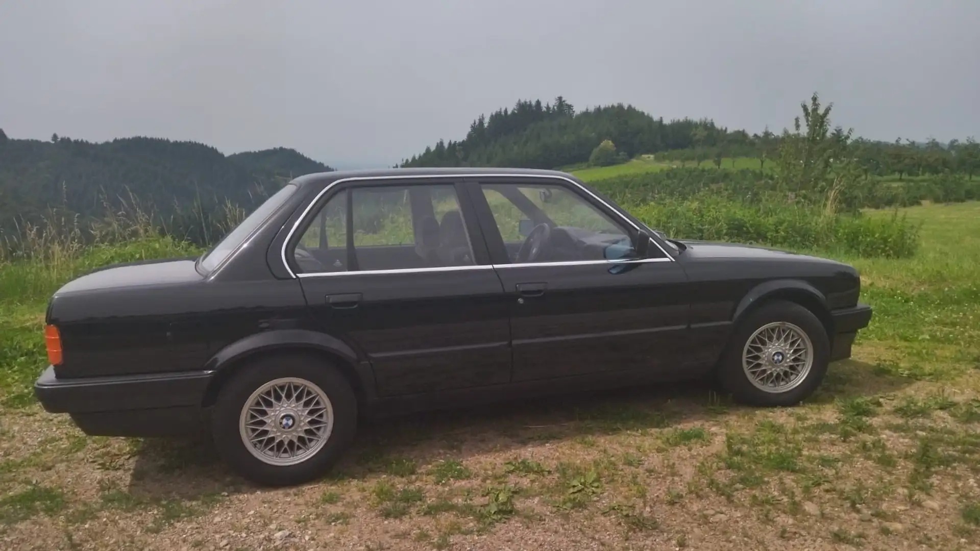 BMW 320 320i E30 - 1