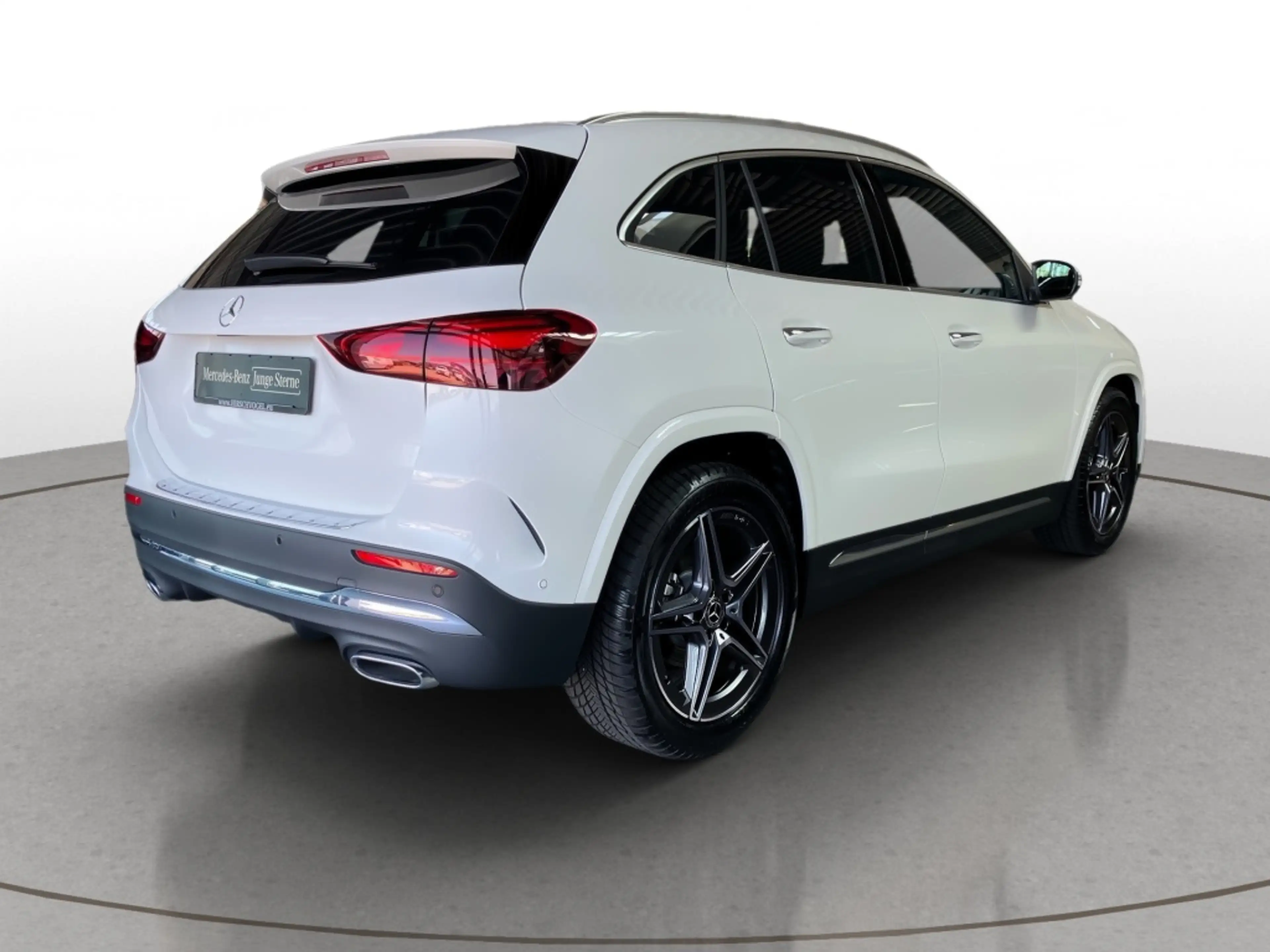Mercedes-Benz GLA 180 EDITION AMG-Line+AHK+DISTR+KEYLESS+360°K — photo 5