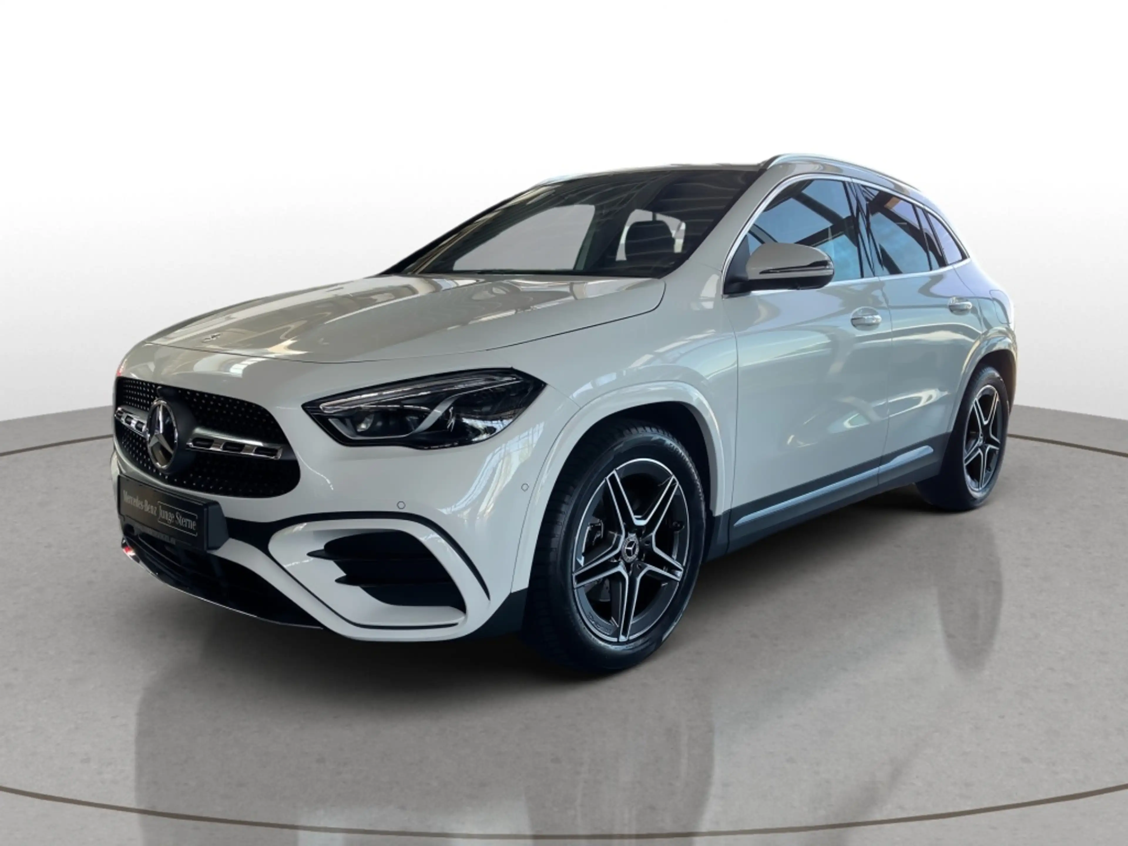 Mercedes-Benz GLA 180 EDITION AMG-Line+AHK+DISTR+KEYLESS+360°K — photo 2