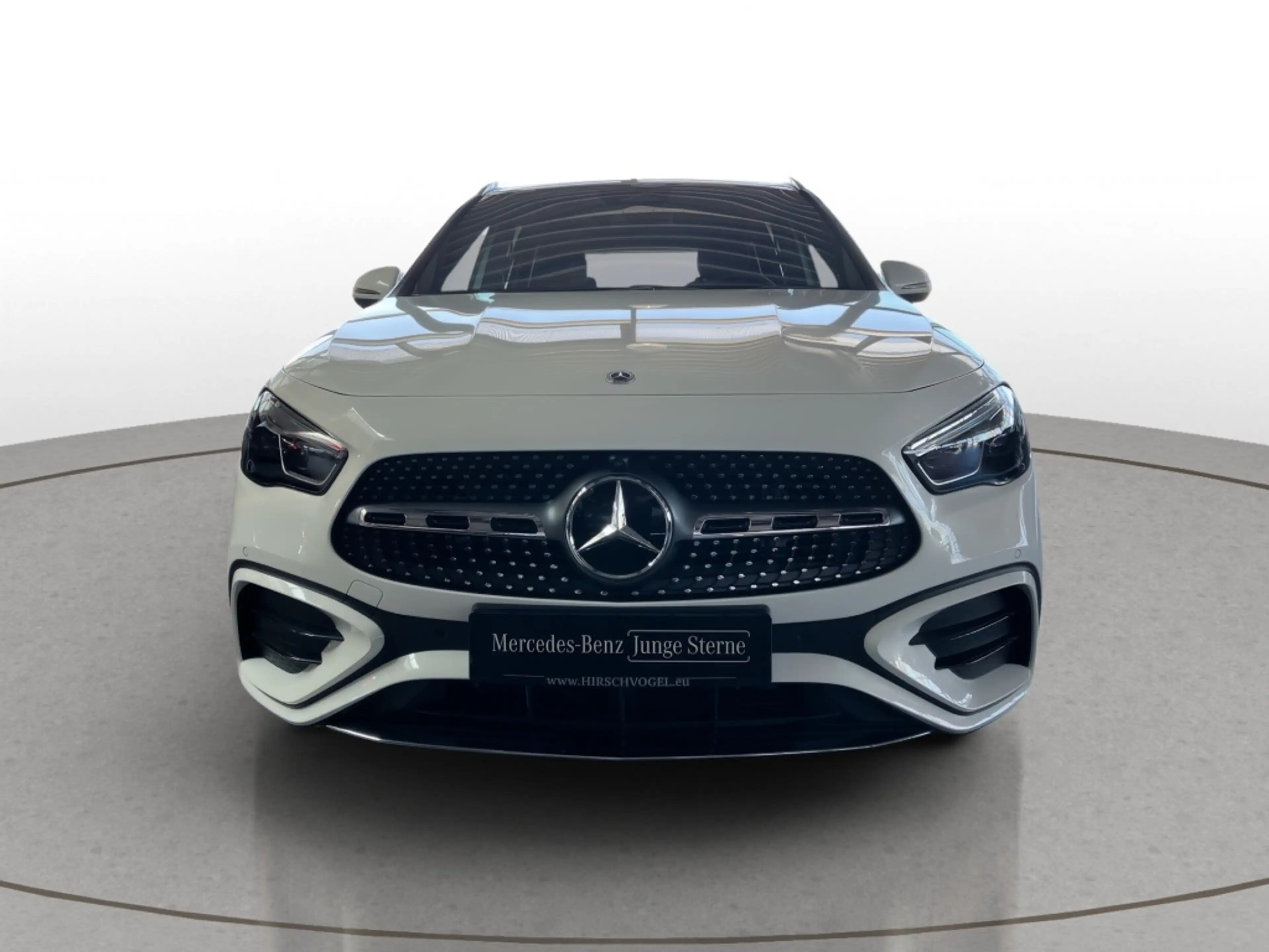 Mercedes-Benz GLA 180 EDITION AMG-Line+AHK+DISTR+KEYLESS+360°K — photo 3