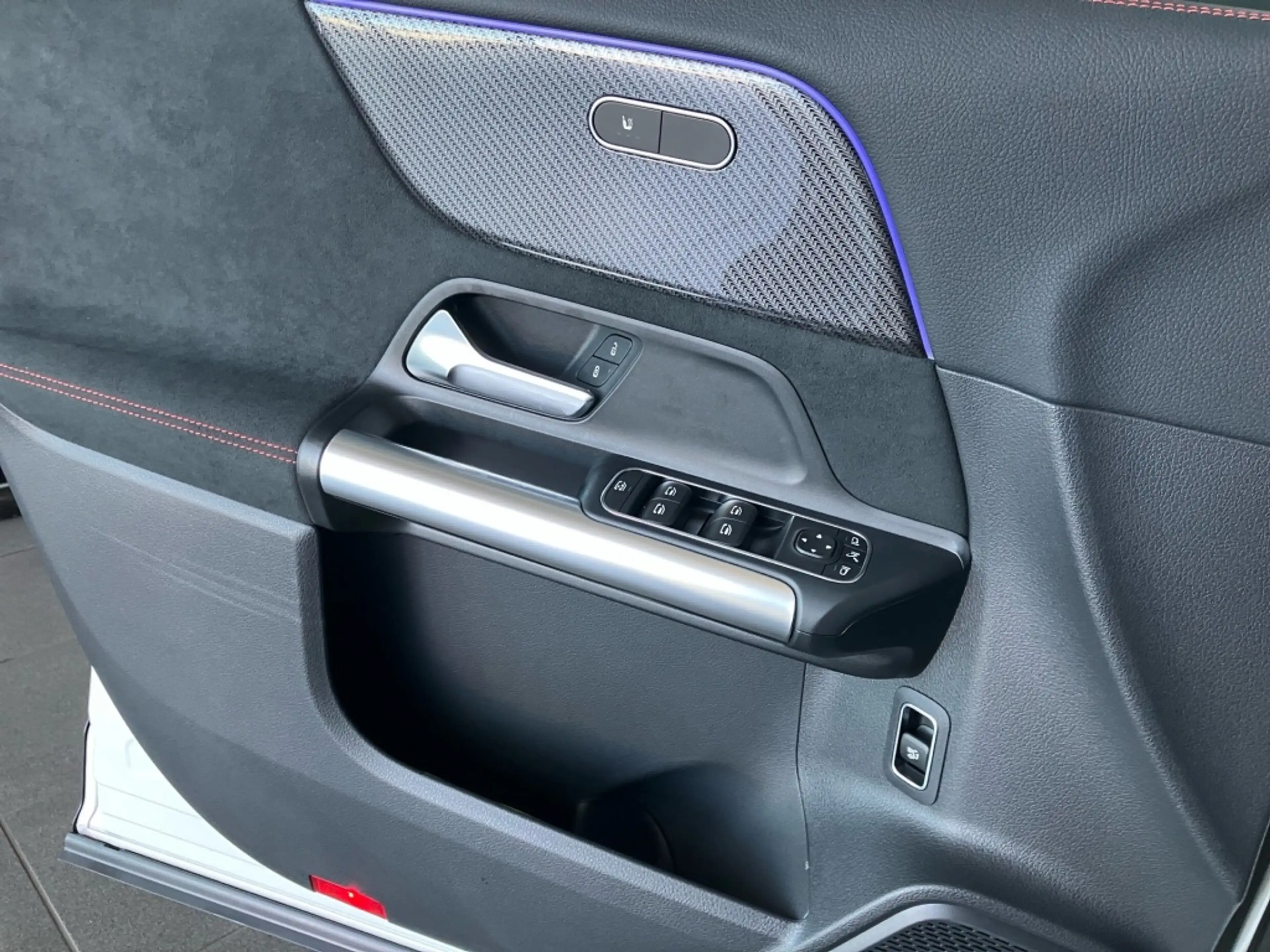 Mercedes-Benz GLA 180 EDITION AMG-Line+AHK+DISTR+KEYLESS+360°K — photo 14