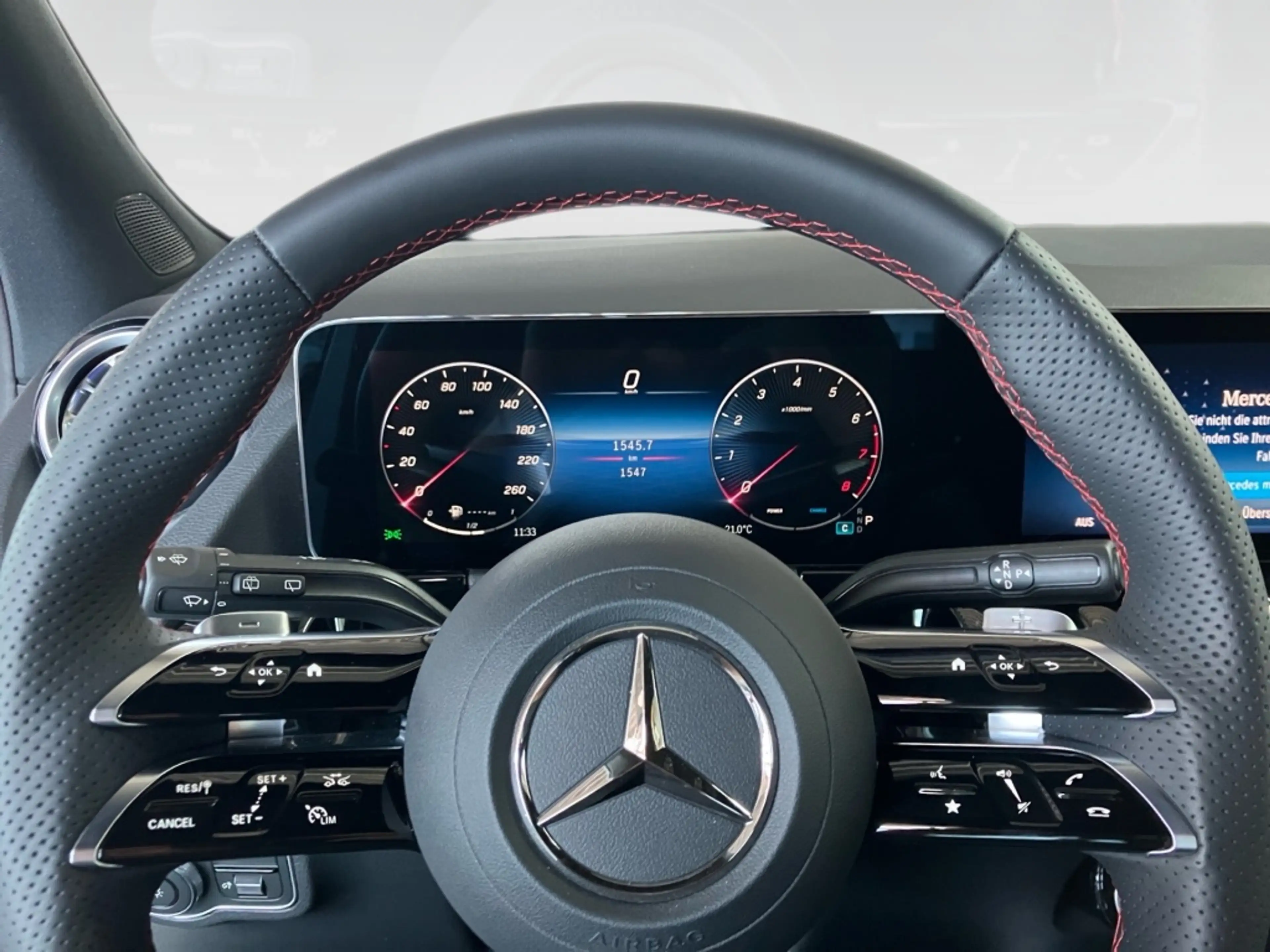 Mercedes-Benz GLA 180 EDITION AMG-Line+AHK+DISTR+KEYLESS+360°K — photo 12