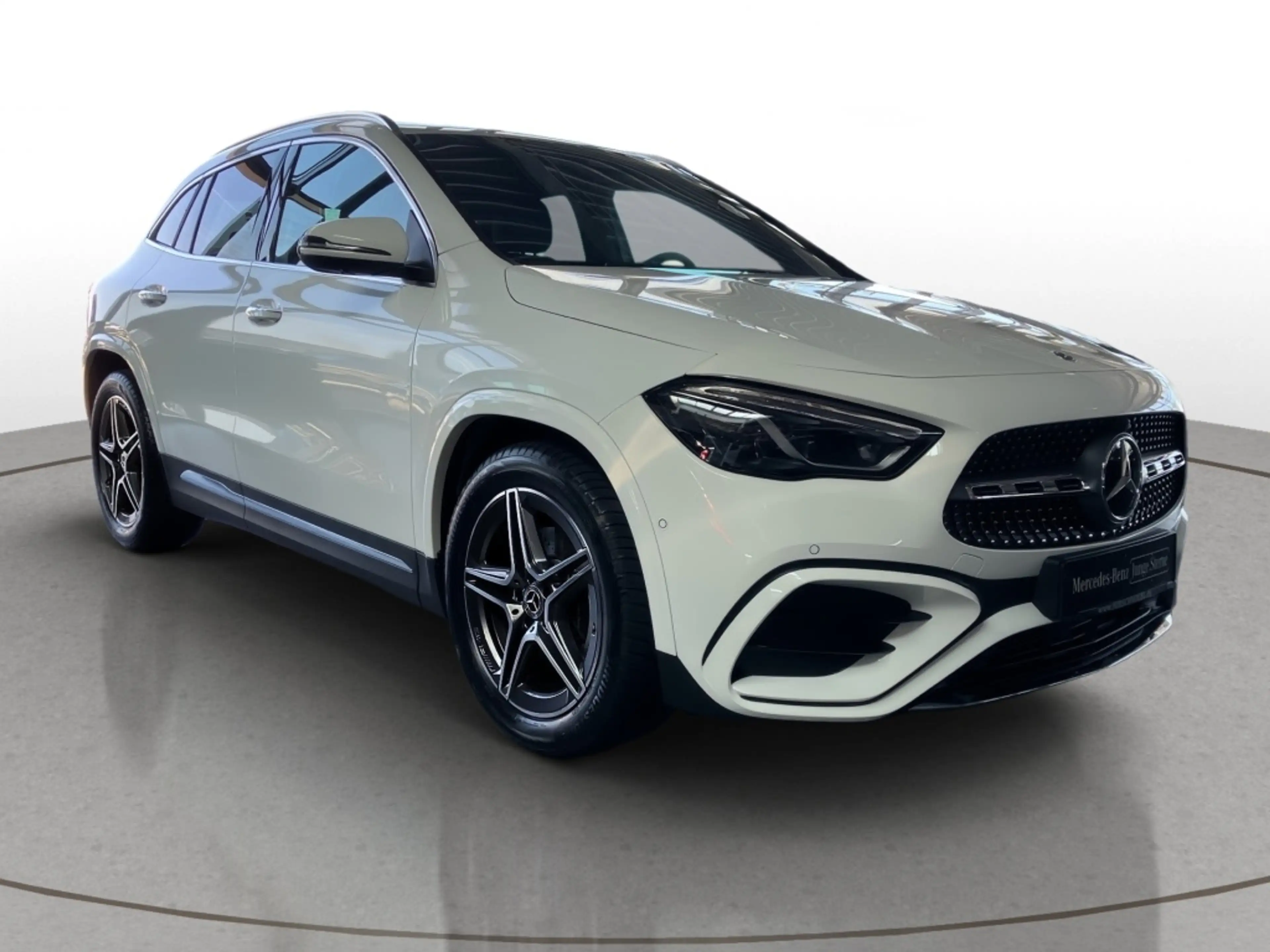 Mercedes-Benz GLA 180 EDITION AMG-Line+AHK+DISTR+KEYLESS+360°K — photo 4