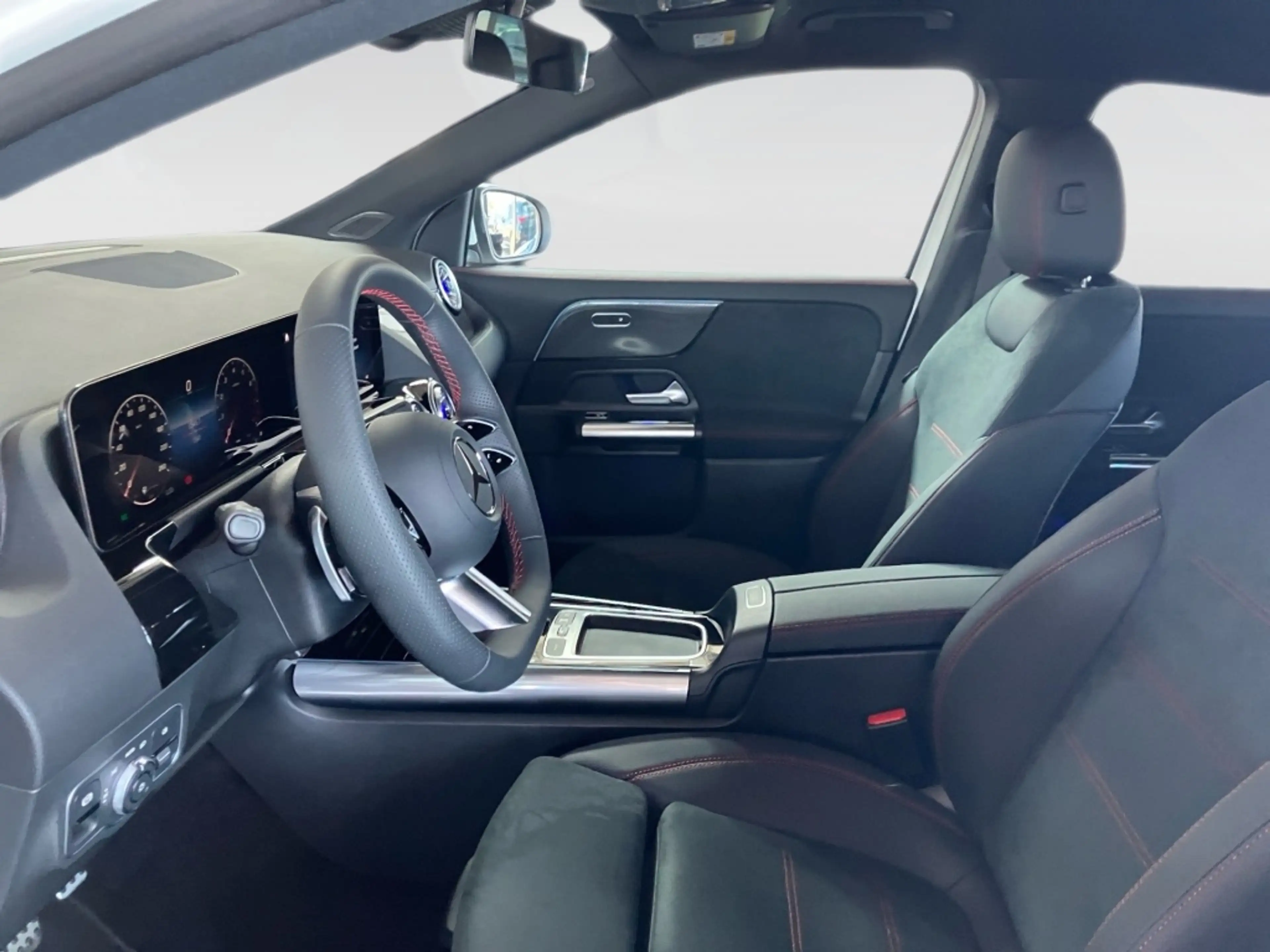 Mercedes-Benz GLA 180 EDITION AMG-Line+AHK+DISTR+KEYLESS+360°K — photo 11