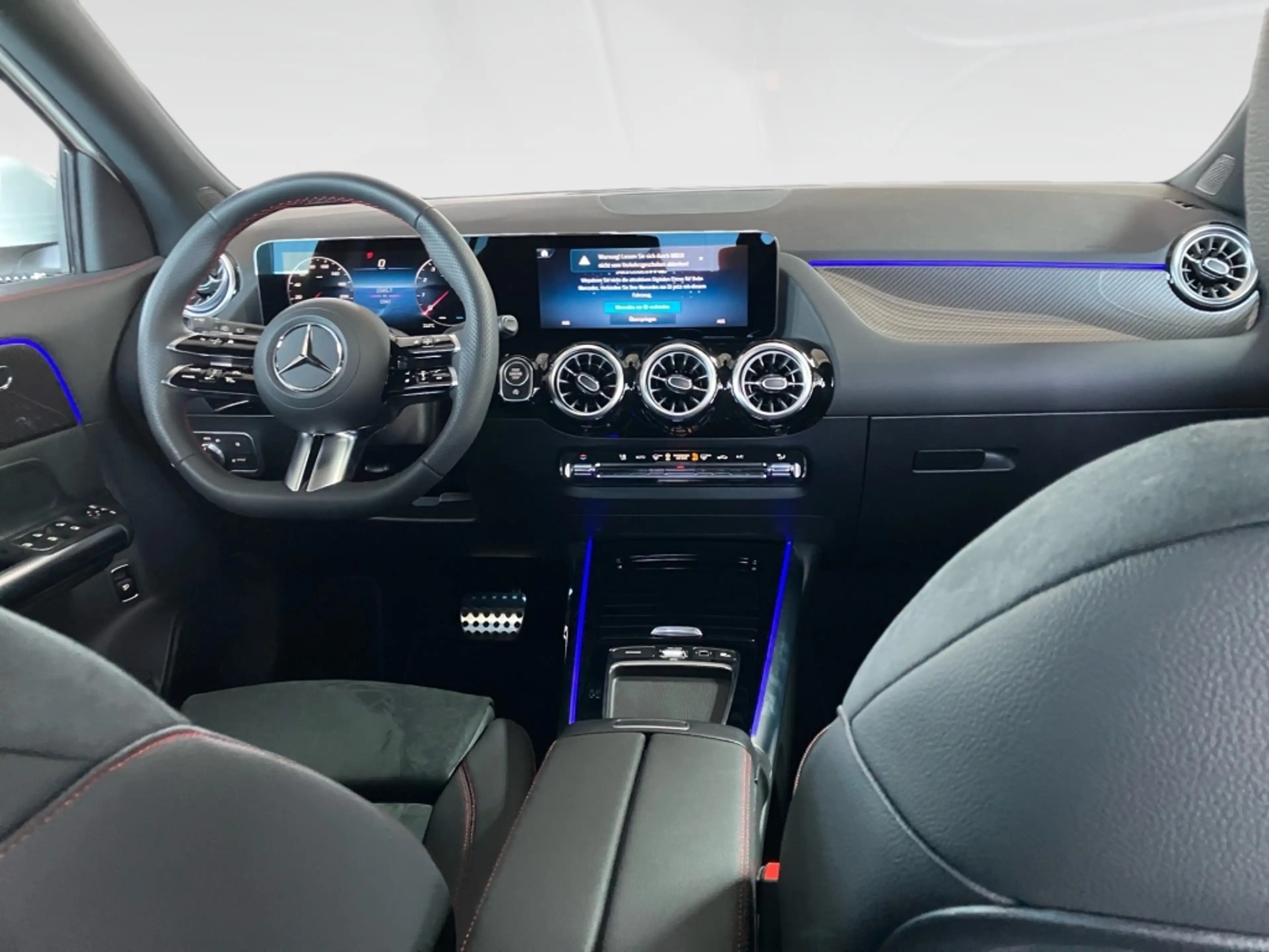 Mercedes-Benz GLA 180 EDITION AMG-Line+AHK+DISTR+KEYLESS+360°K — photo 8