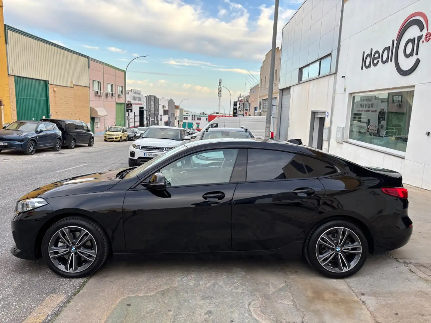 BMW 218 218dA Gran Coupé Sport Schwarz - 2
