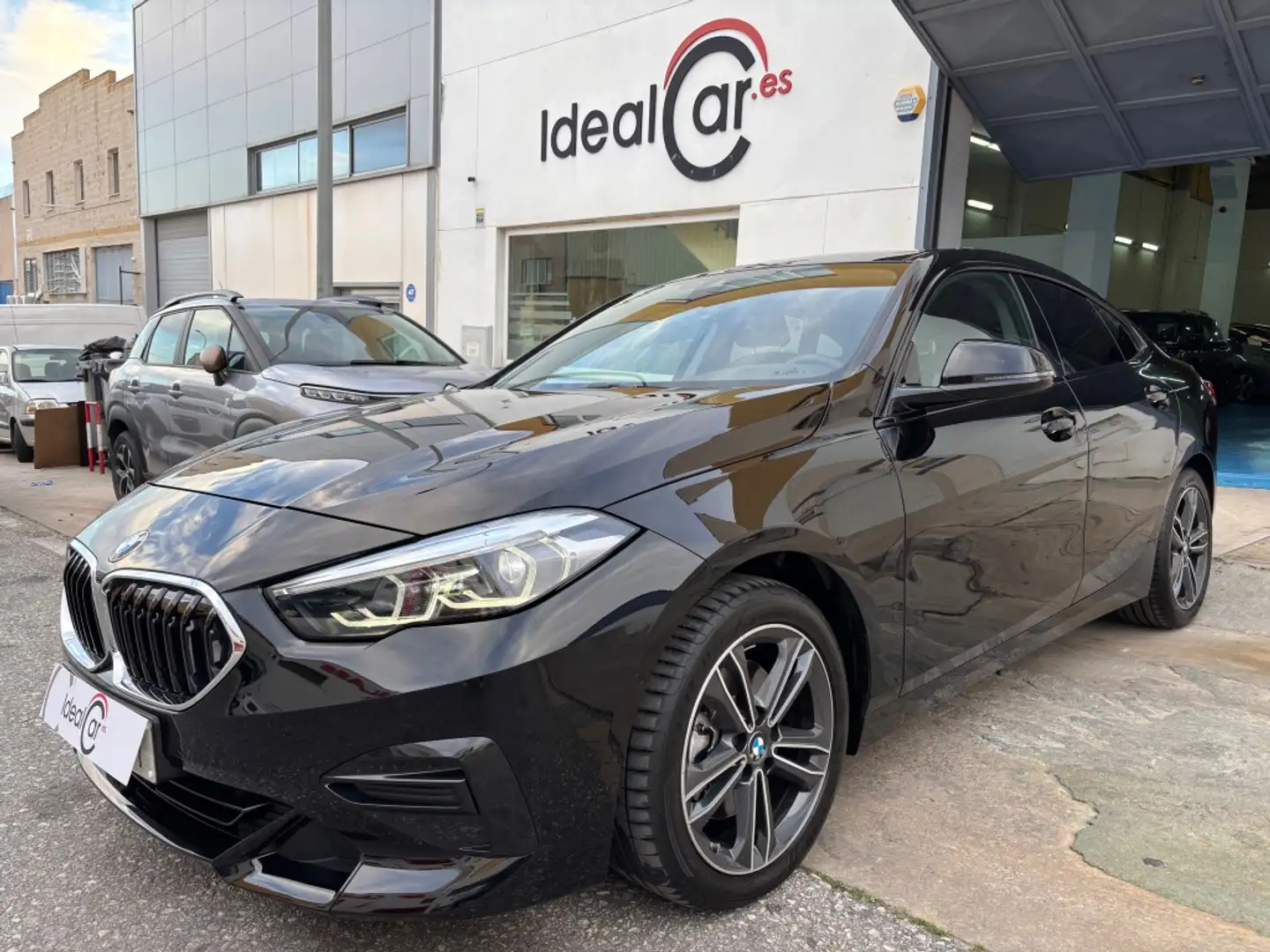 BMW 218 218dA Gran Coupé Sport Schwarz - 1