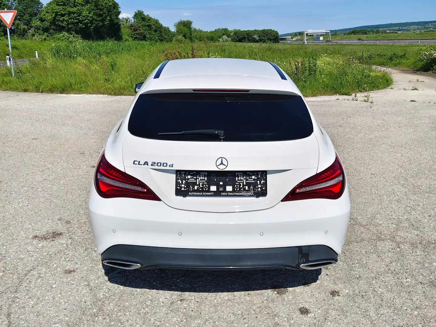 Mercedes-Benz CLA 200 CLA 200 d Shooting Brake Austria Edition Weiß - 2