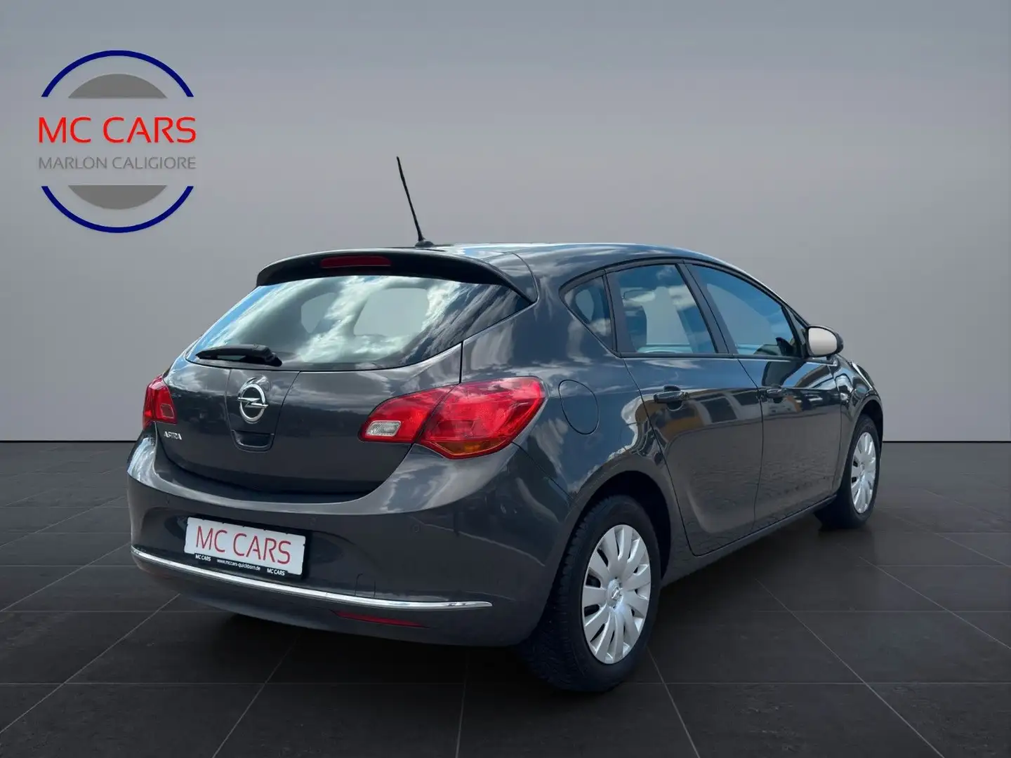 Opel Astra J Lim. 5-trg. Selection Grau - 2