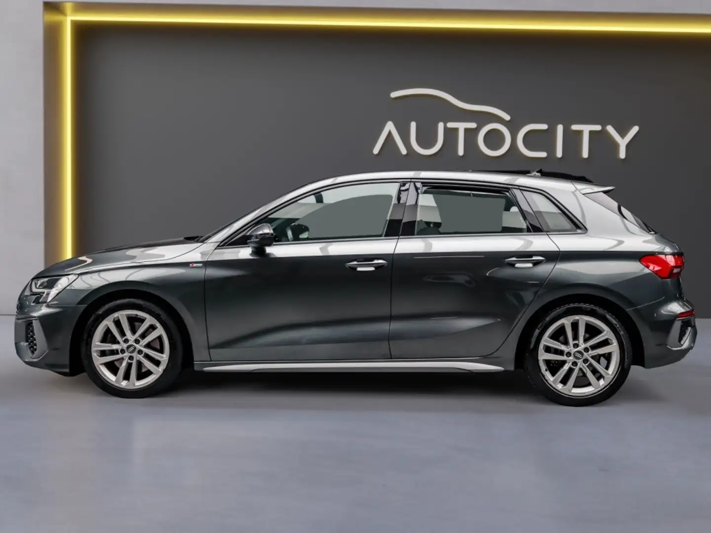 Audi A3 Sportback 35 TFSI S Line edition Gris - 2