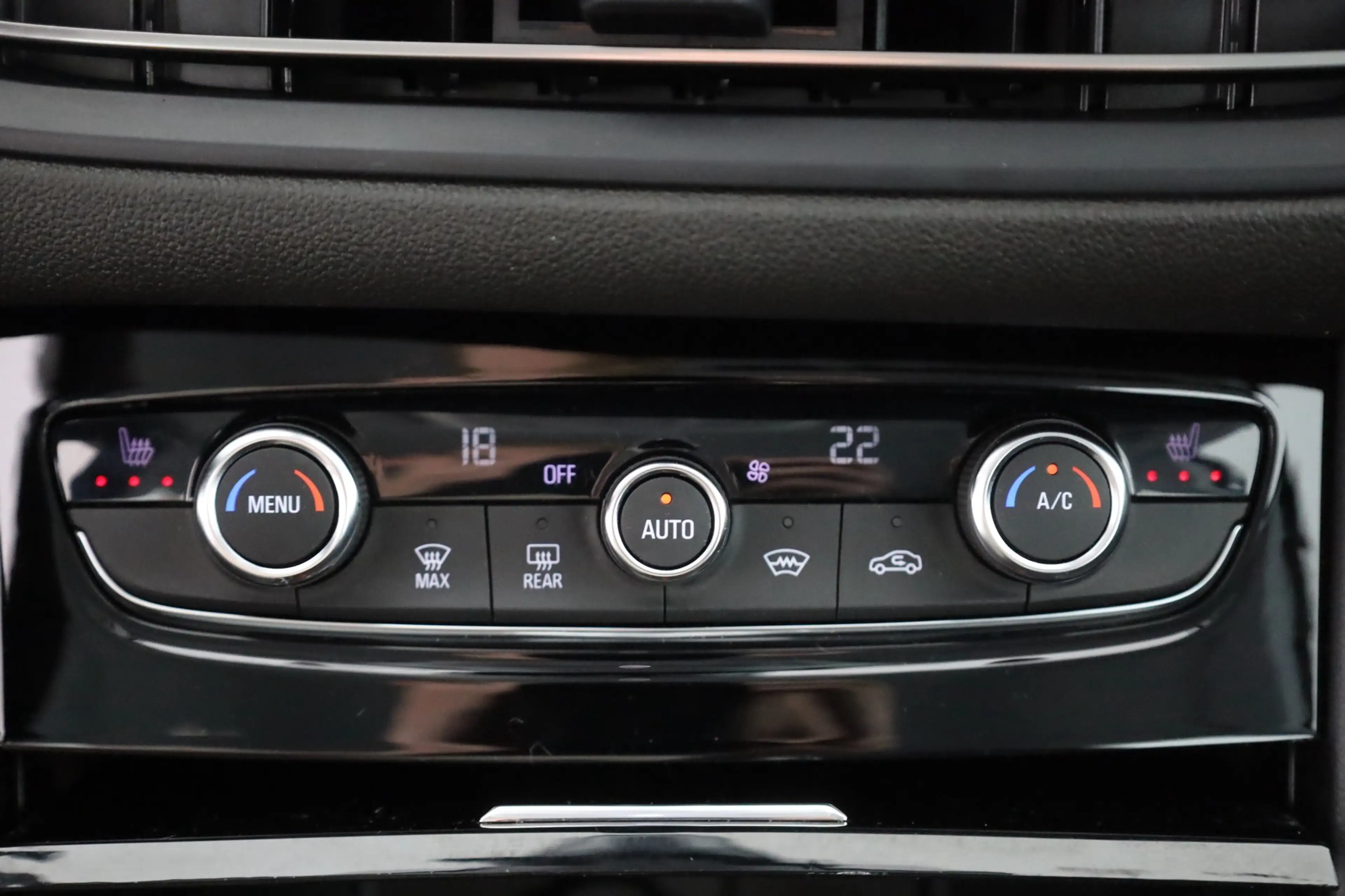 Opel Grandland (X) 1.2 Turbo Aut. Enjoy LED Kamera — photo 12