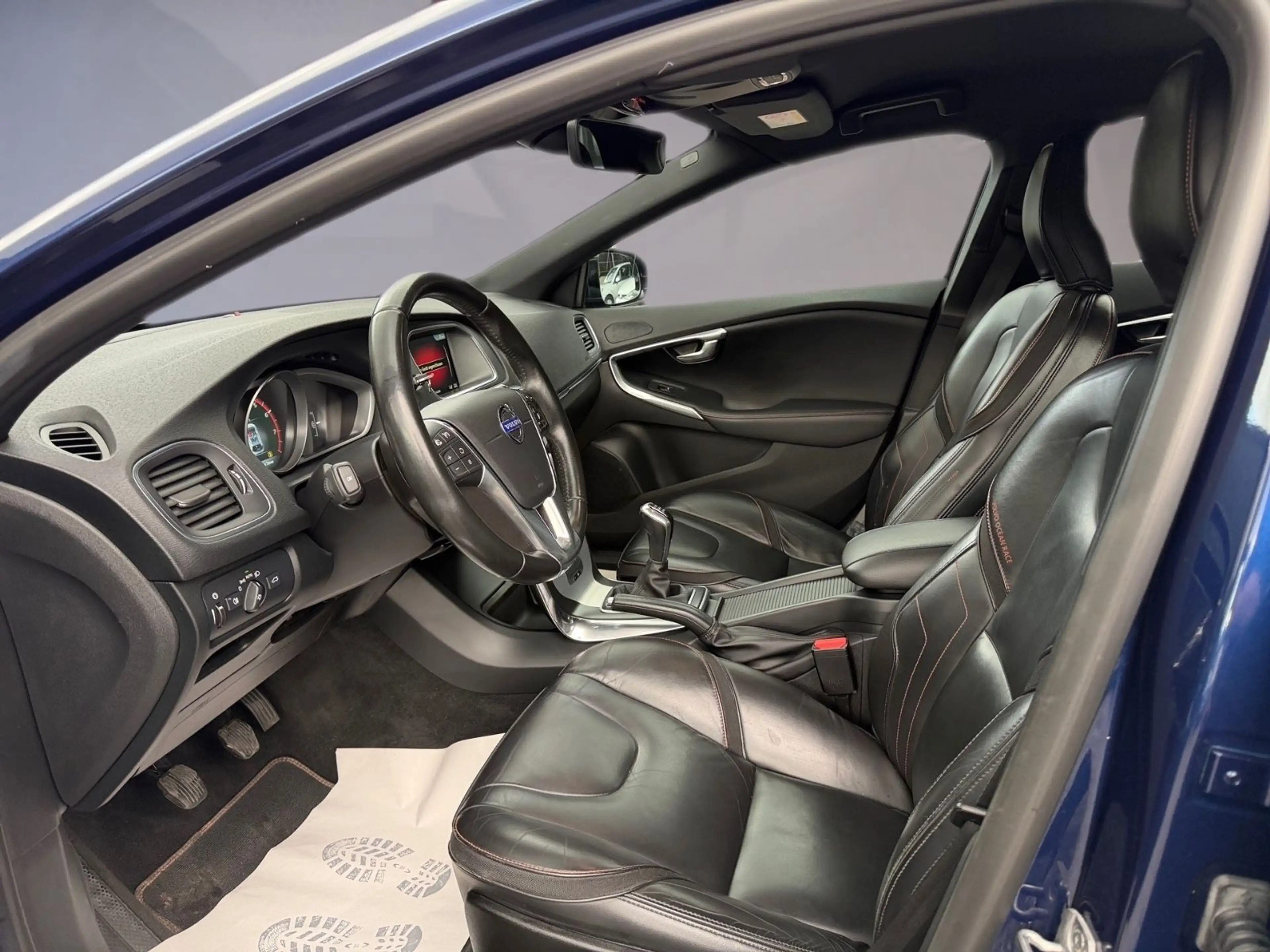 Volvo V40 1.6 T3 Ocean Race Xenon Leder Kamera — photo 14