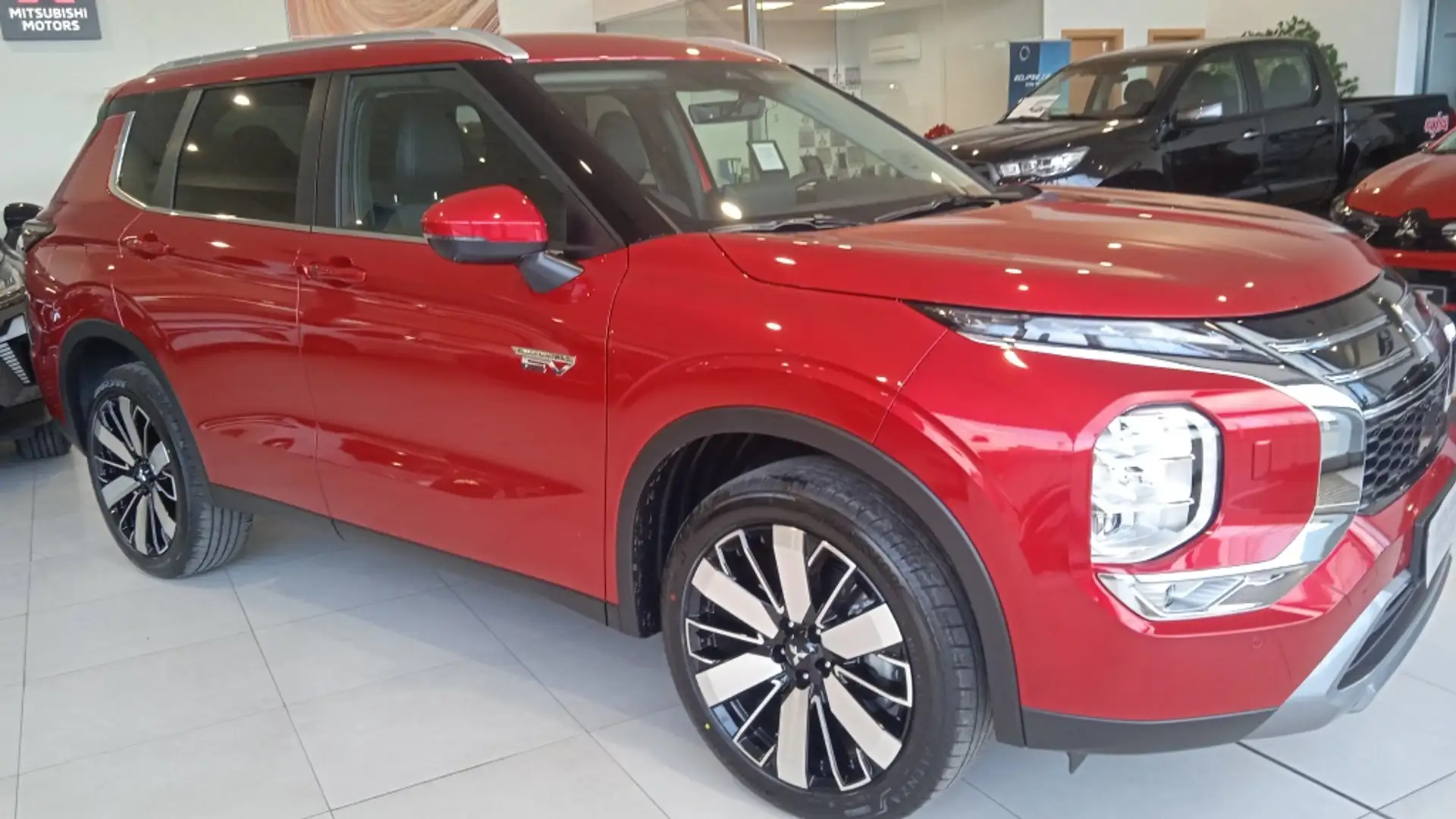 Mitsubishi Outlander PHEV Kaiteki 4WD Rojo - 2