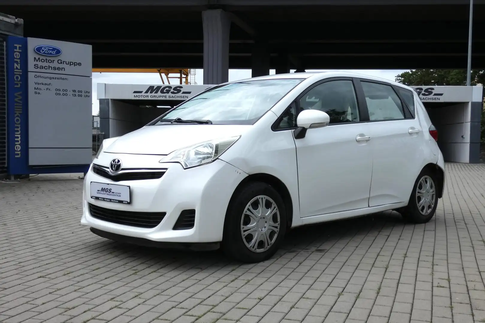 Toyota Verso-S 1.3 #KLIMA #MP3 #CD #ESP #ZV Weiß - 2