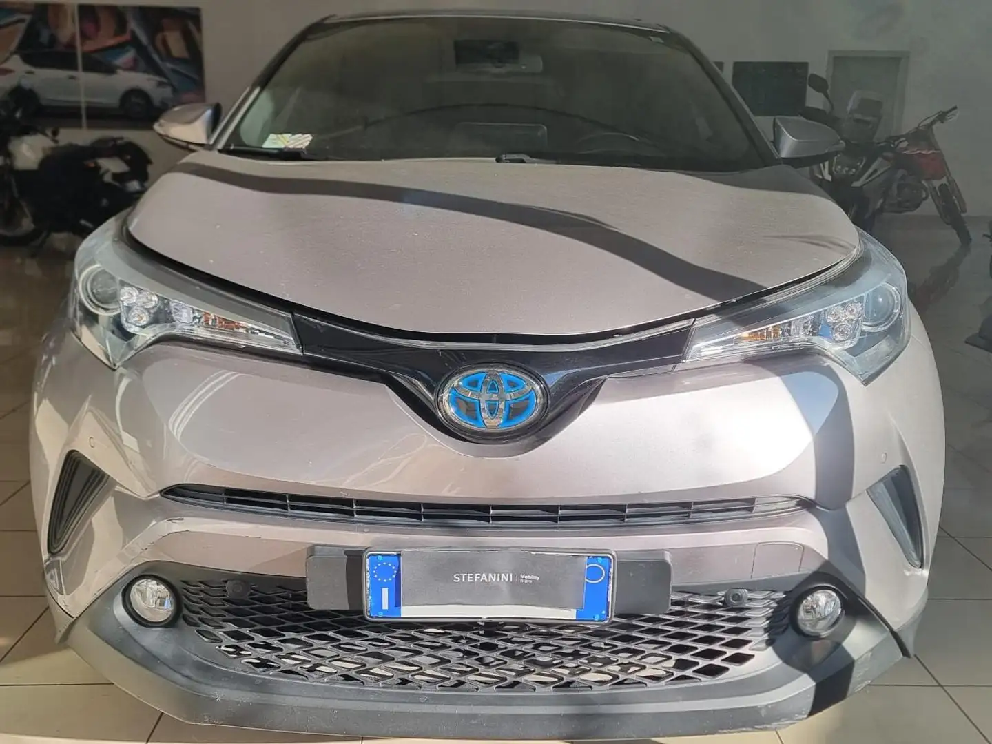 Toyota C-HR C-HR 1.8h Lounge 2wd e-cvt Argento - 2