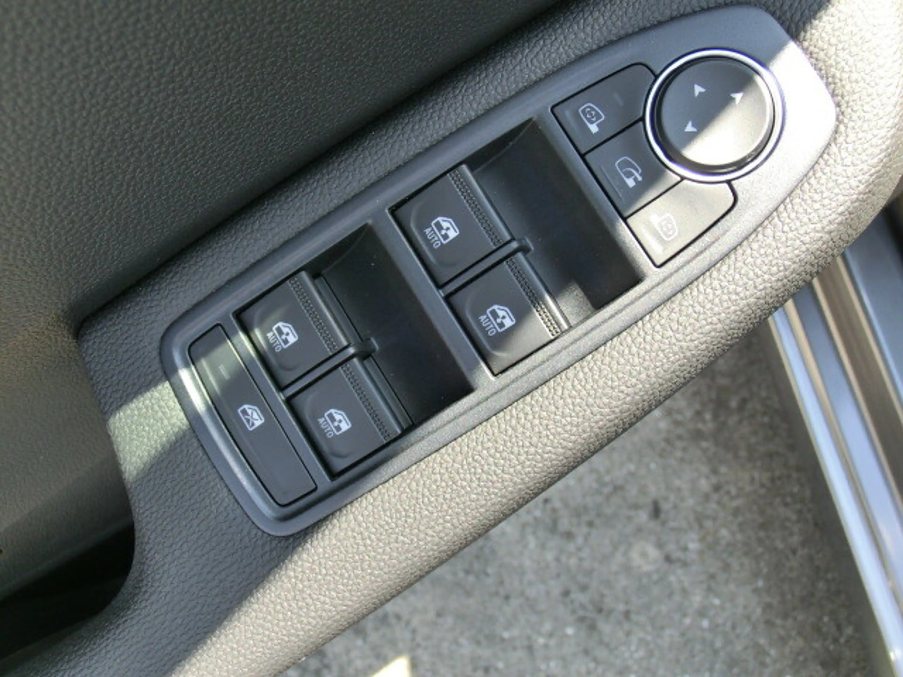 Mitsubishi Colt 1,0 MPI-T Invite — photo 13