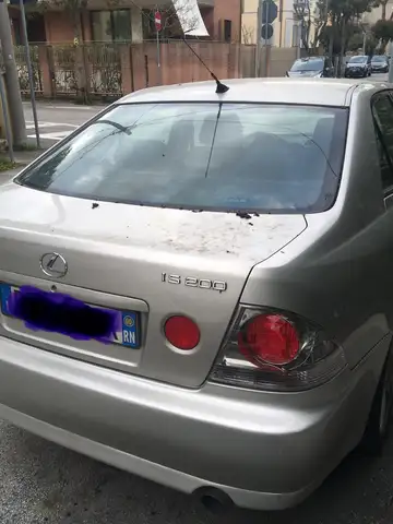 Lexus IS 200