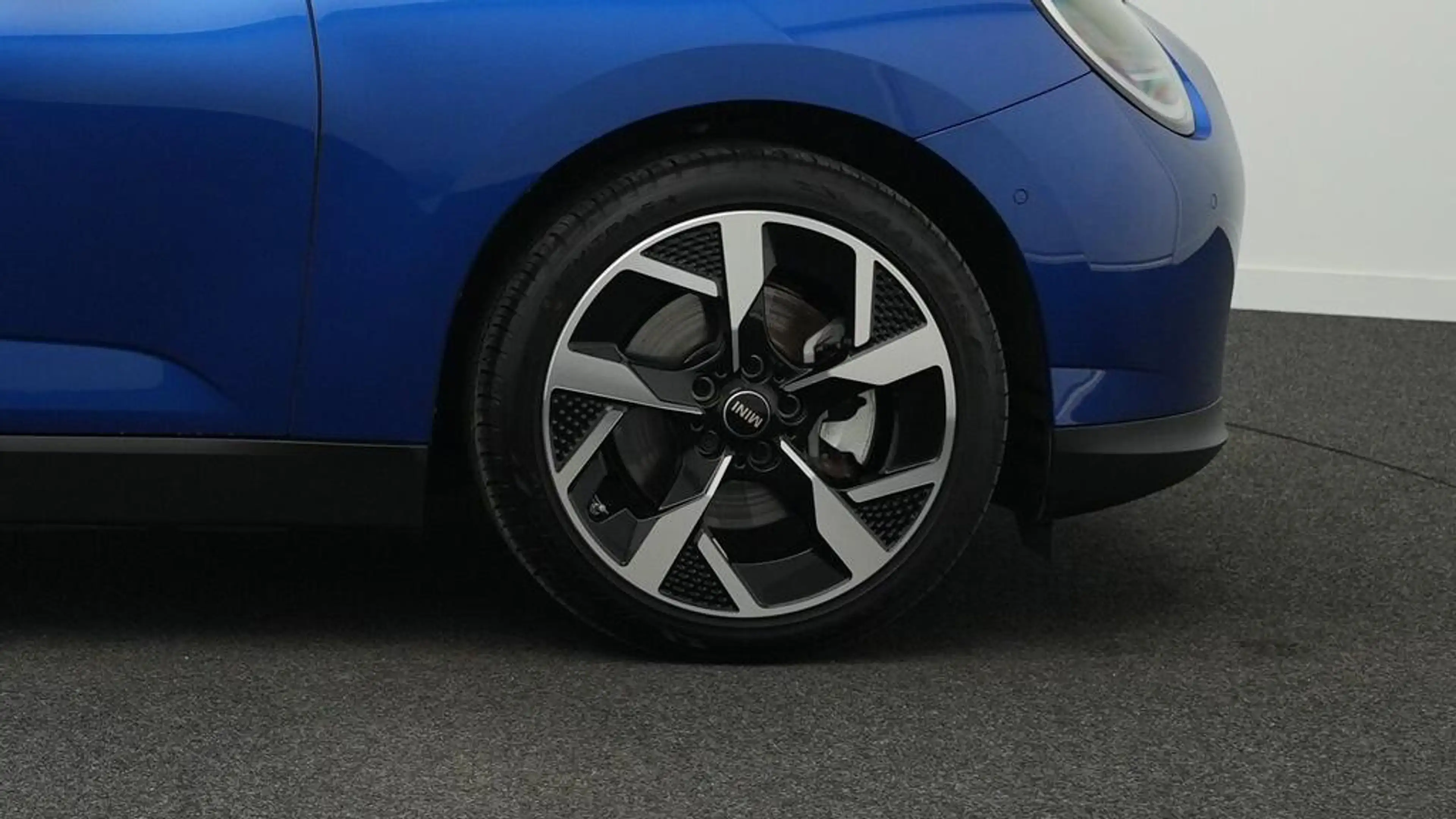 MINI Cooper E Classic Trim — photo 9
